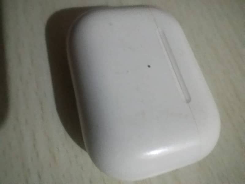 Wireless Earbuds in white color 2