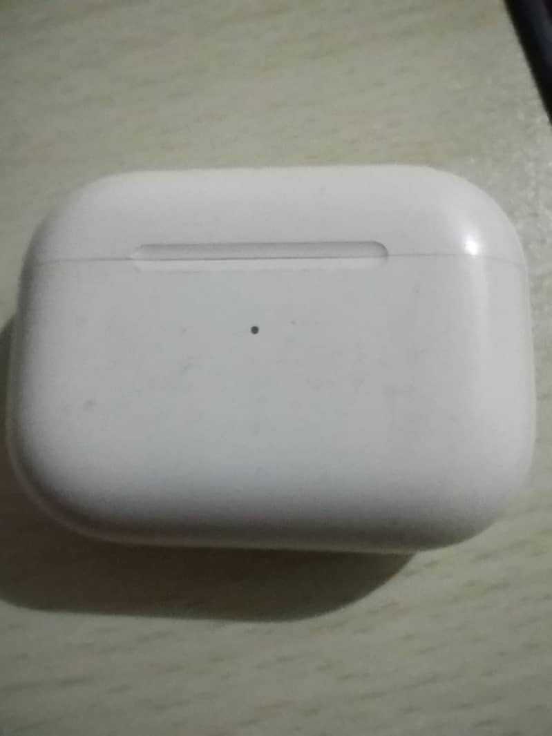 Wireless Earbuds in white color 3