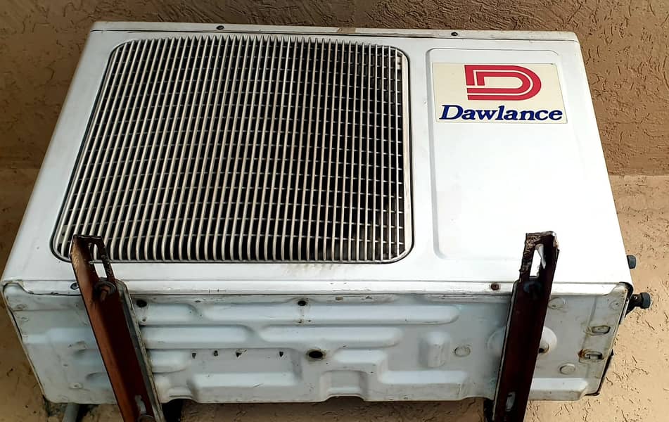 Dawlance 1.5 Ton Non-Inverter AC Perfect Running Condition 1