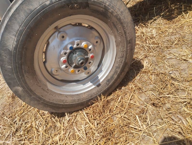 82 Model Tractor Lush condition sulf Start no Major work required 18