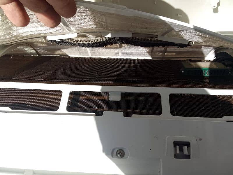 Gree Ac 1.5 ton G 10 model invertor Lush condition 3