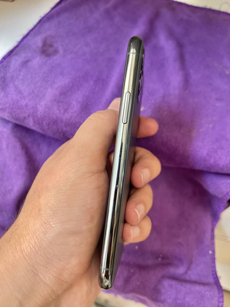iPhone 11 Pro 2