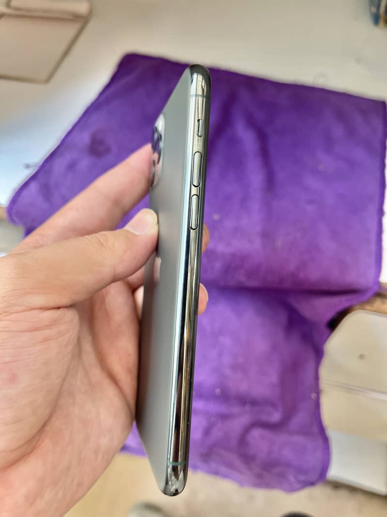 iPhone 11 Pro 5