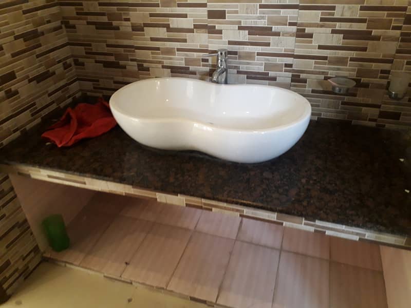 1 Kanal Beautiful Upper Portion Available For Family 2