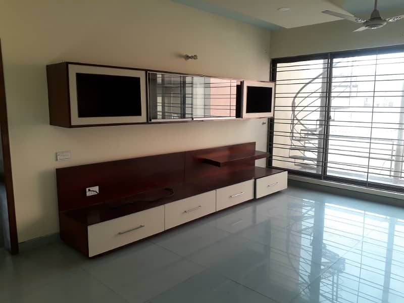 1 Kanal Beautiful Upper Portion Available For Family 4