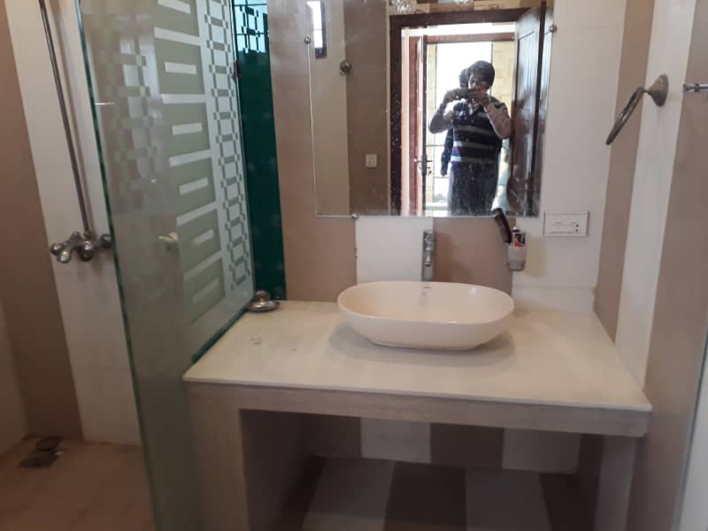1 Kanal Beautiful Upper Portion Available For Family 5