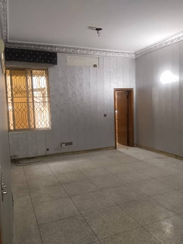 Prime Location 1 Kanal House Available For Silent Office & Family Facing Park 8