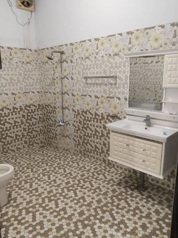 Prime Location 1 Kanal House Available For Silent Office & Family Facing Park 9