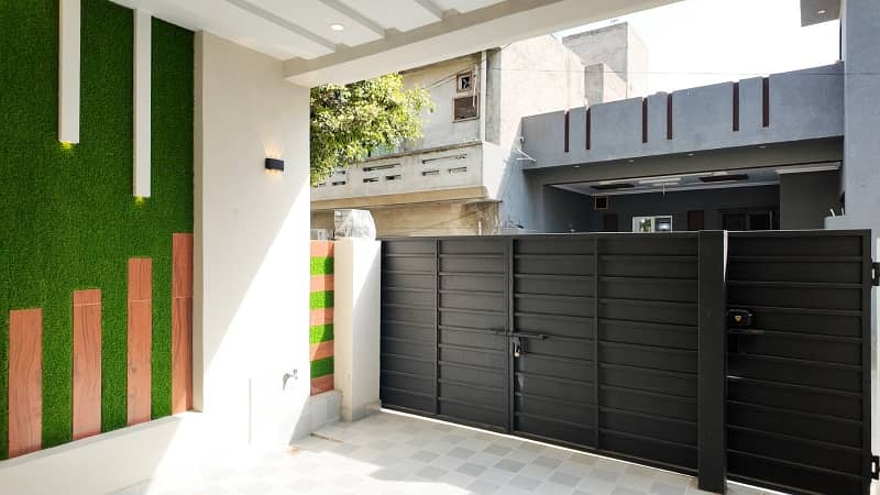 Ready To Buy A Prime Location House 7 Marla In Punjab Small Industries Colony 7