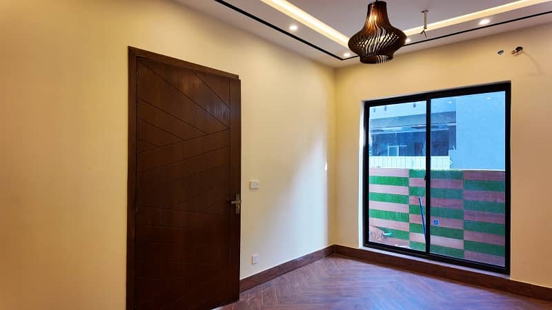 Ready To Buy A Prime Location House 7 Marla In Punjab Small Industries Colony 9