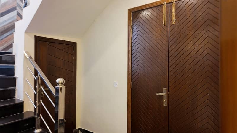 Ready To Buy A Prime Location House 7 Marla In Punjab Small Industries Colony 20