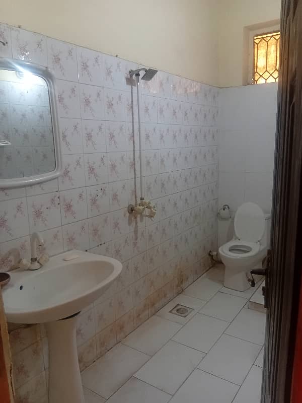 Silent Office/IT Office/Executive Office/ Kanal Lower Portion for Rent in Faisal Town A block 60ft Road Easy Approach to Main Boulevard Faisal Town 6