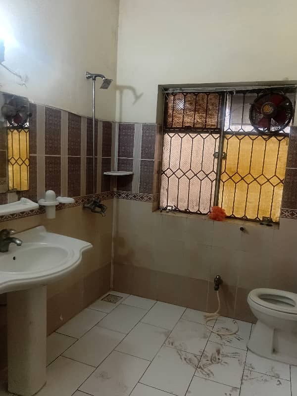 Silent Office/IT Office/Executive Office/ Kanal Lower Portion for Rent in Faisal Town A block 60ft Road Easy Approach to Main Boulevard Faisal Town 8