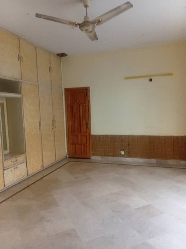 Silent Office/IT Office/Executive Office/ Kanal Lower Portion for Rent in Faisal Town A block 60ft Road Easy Approach to Main Boulevard Faisal Town 9