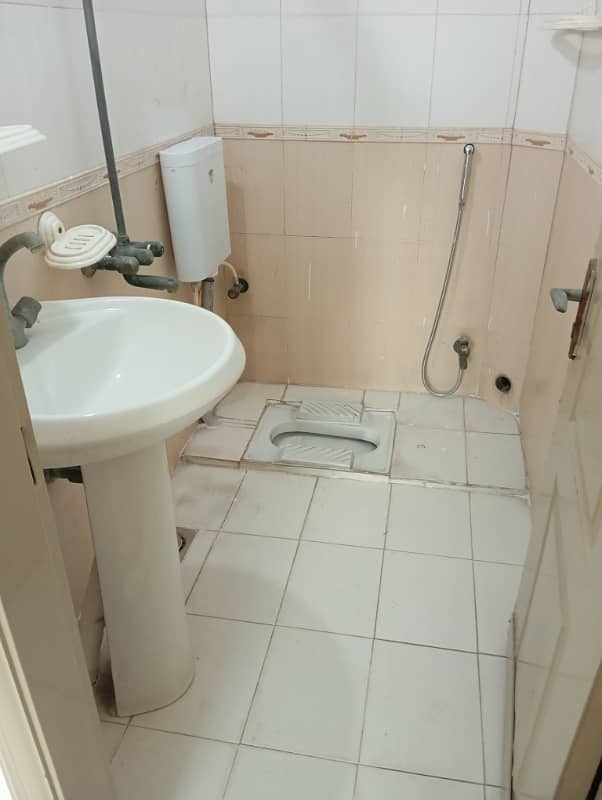 6.5 Marla Full House For Rent 3bad Attach Bathroom TV Lounge Fable Kitchen Marble Flooring Woodwork Good Location Man Approach 2