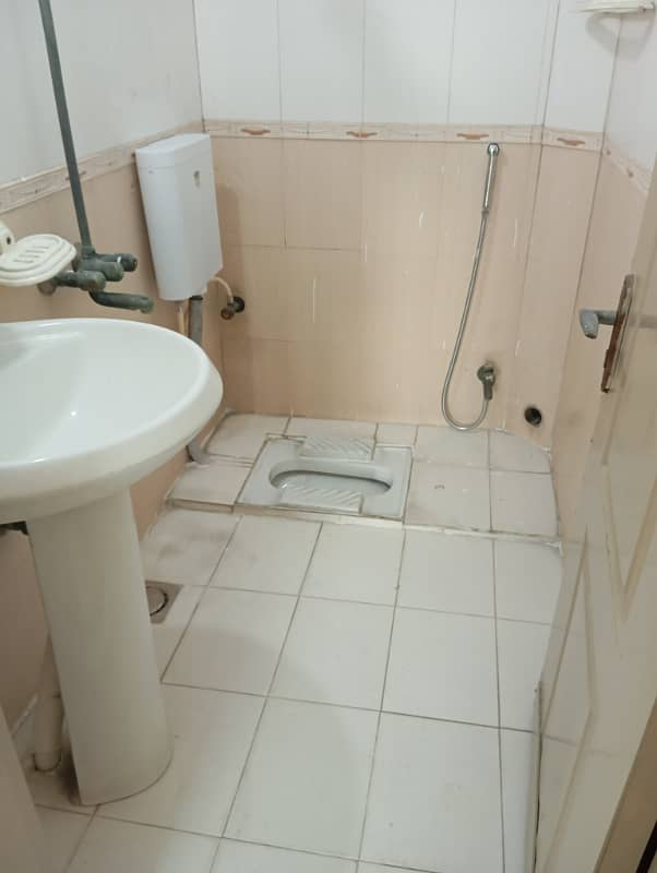 6.5 Marla Full House For Rent 3bad Attach Bathroom TV Lounge Fable Kitchen Marble Flooring Woodwork Good Location Man Approach 5