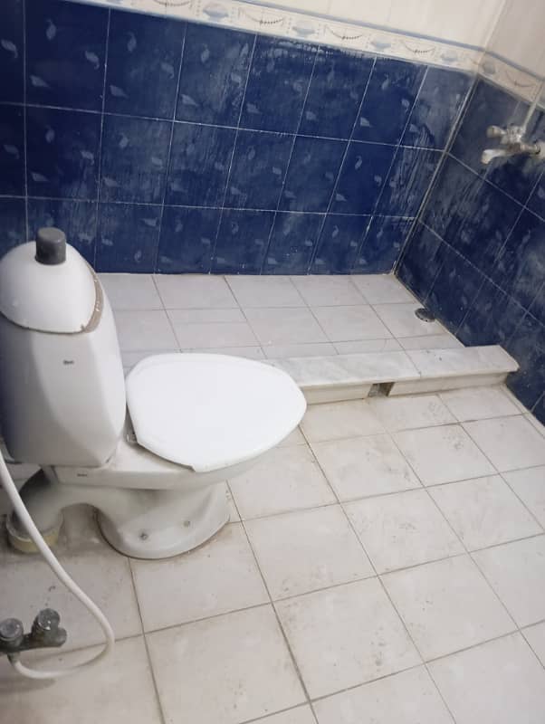 6.5 Marla Full House For Rent 3bad Attach Bathroom TV Lounge Fable Kitchen Marble Flooring Woodwork Good Location Man Approach 9