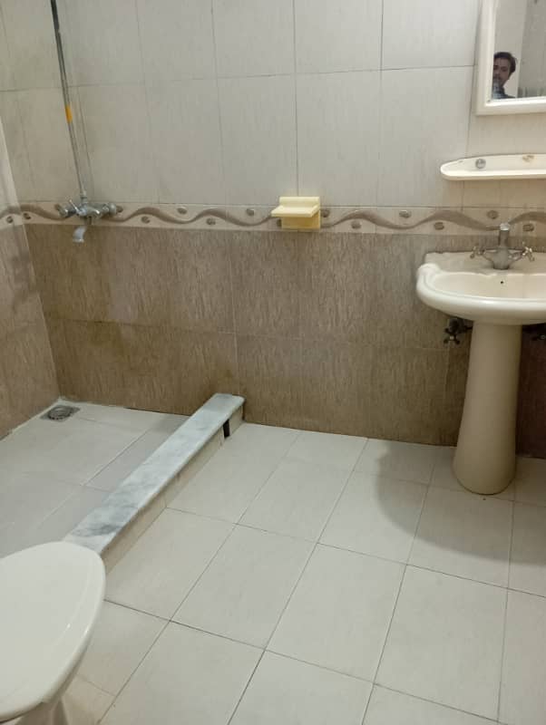 6.5 Marla Full House For Rent 3bad Attach Bathroom TV Lounge Fable Kitchen Marble Flooring Woodwork Good Location Man Approach 16
