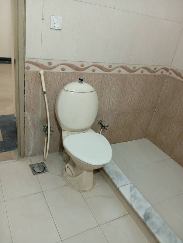 6.5 Marla Full House For Rent 3bad Attach Bathroom TV Lounge Fable Kitchen Marble Flooring Woodwork Good Location Man Approach 17