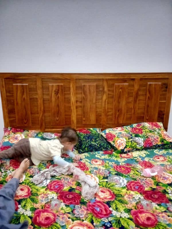 doubble bed dressing with one sid tabl 1