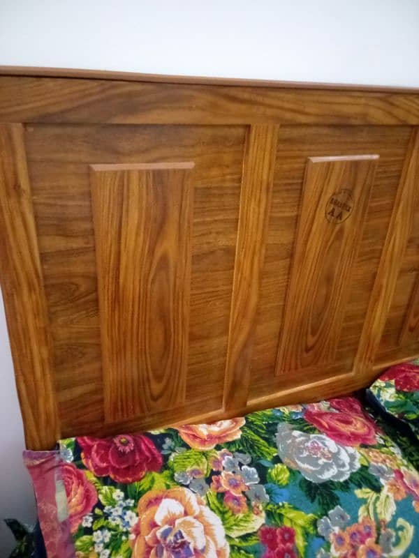 doubble bed dressing with one sid tabl 2