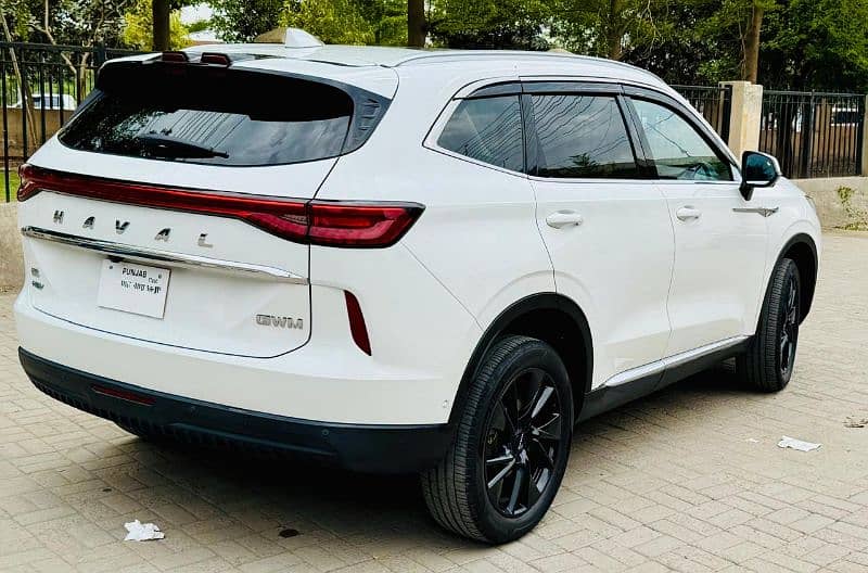 Haval H6 HEV  WHITE WITH RED 3