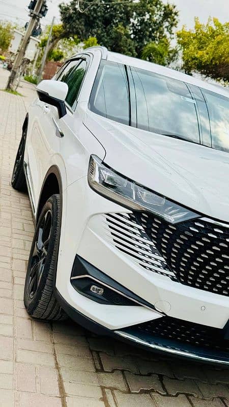 Haval H6 HEV  WHITE WITH RED 14