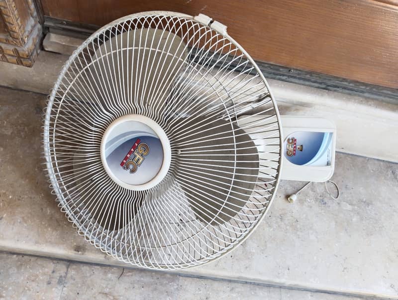 Wall / Bracket Fans 1