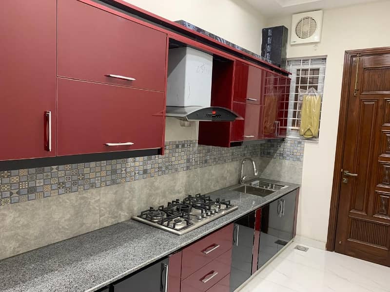 Buy your ideal 5 Marla House in a prime location of Lahore 8