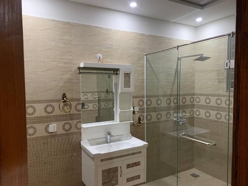 A House Of 1 Kanal In Bahria Town - Sector C 1