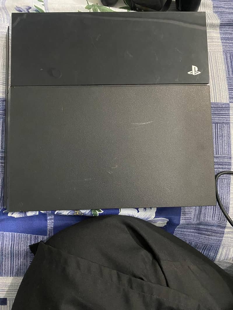 PS4 with Complete VR set + 5 CDs 0
