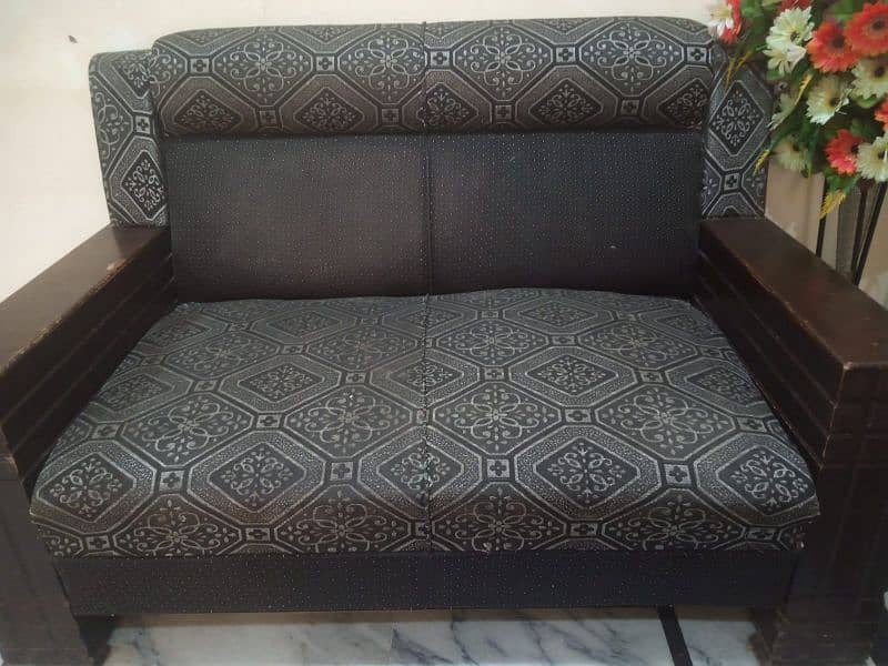 2 seater sofa condition good 0
