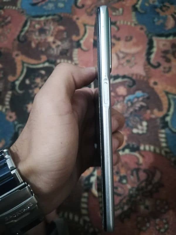 Condition 10 by 7.5  storage 4/64   battery timing  good 3
