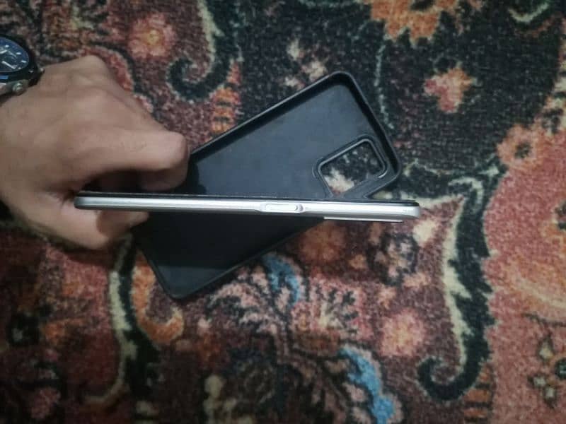 Condition 10 by 7.5  storage 4/64   battery timing  good 5