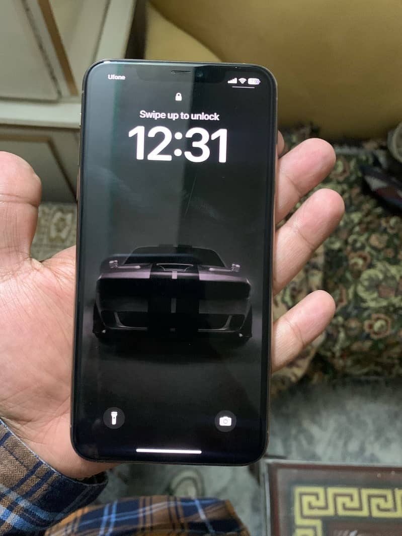 Iphone 11 pro max 256 gold PTA official 7