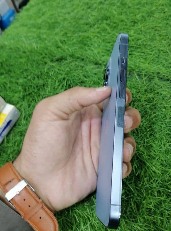 iPhone 13 Pro max 10/10 Water pack Non pta full sim time h urgent sale 0