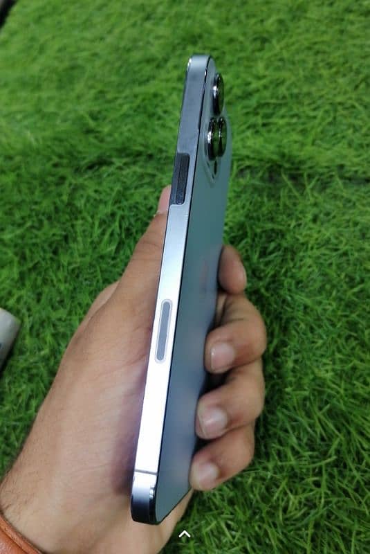 iPhone 13 Pro max 10/10 Water pack Non pta full sim time h urgent sale 1