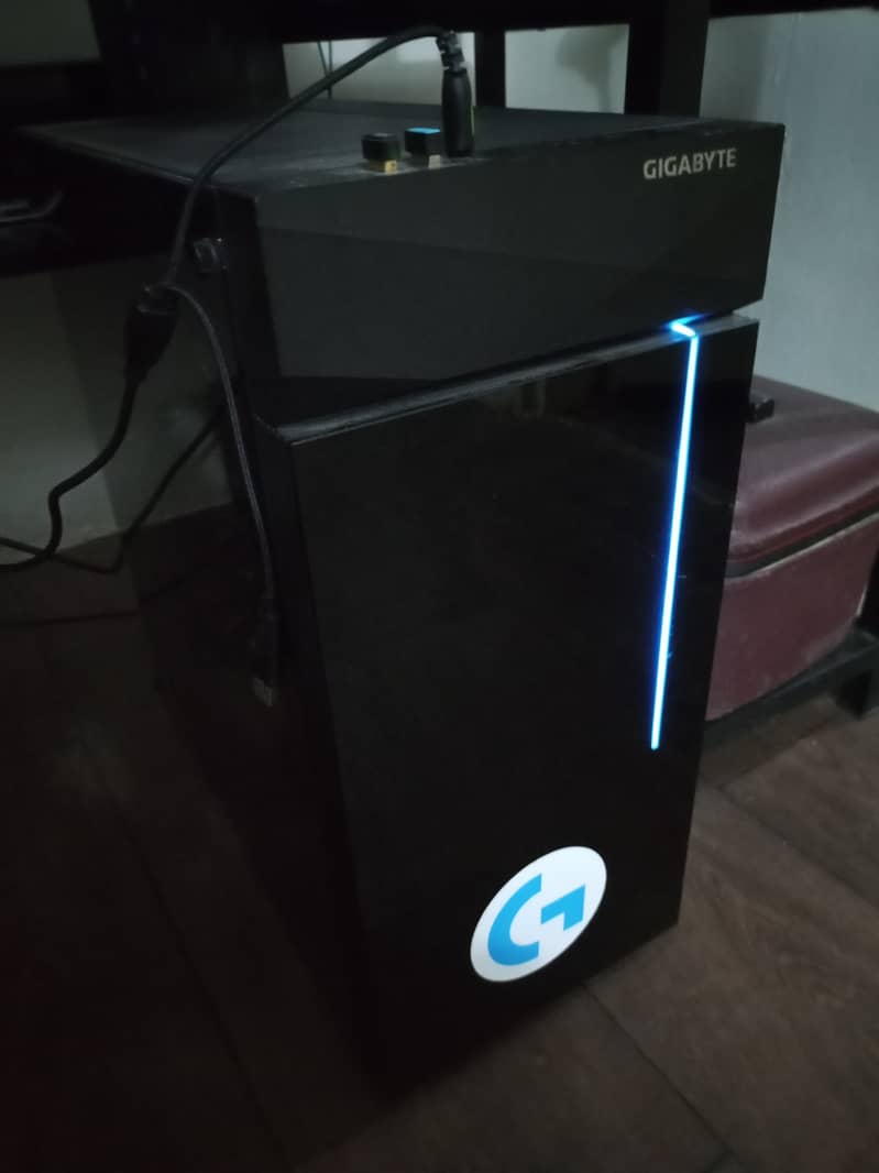 Gigabyte - i7 1100 - 16GB - GTX msi 1070 3