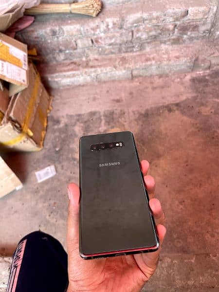 S10plus. 8gb 128gb. complete box 0