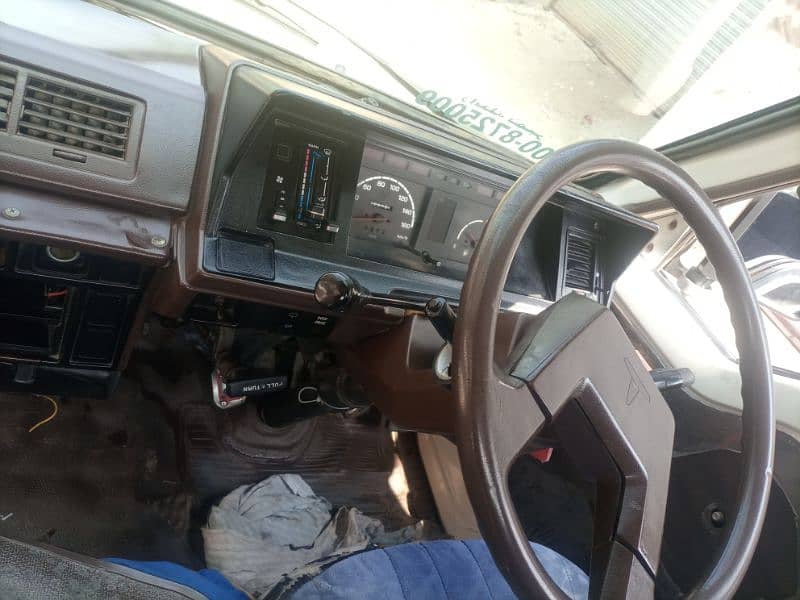 Toyota Hiace 1984 3