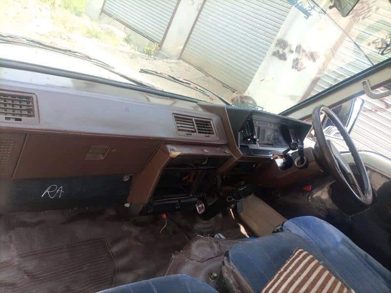Toyota Hiace 1984 4