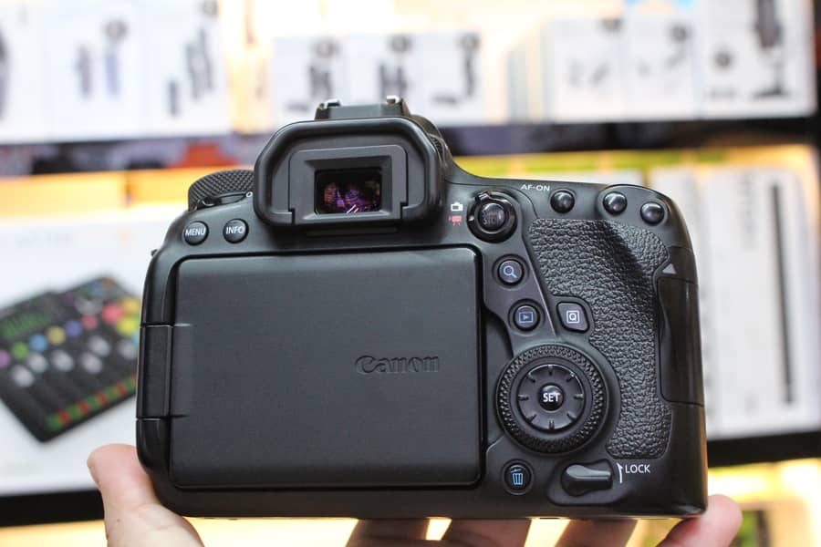 Canon 6D Mark II Body Only 2