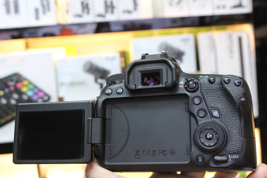 Canon 6D Mark II Body Only 5
