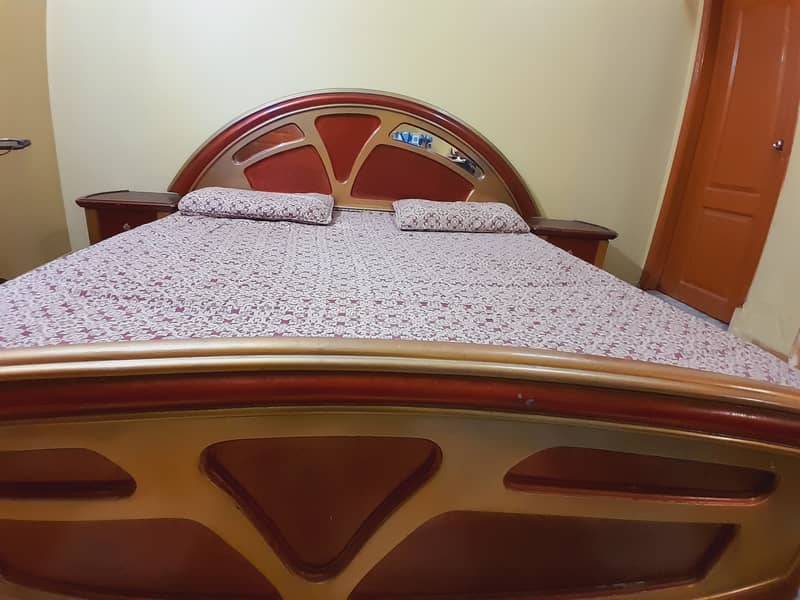 Lasani Queen size bed with Mattress 0