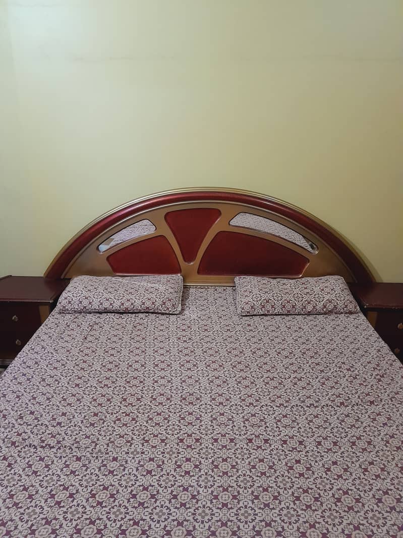 Lasani Queen size bed with Mattress 4