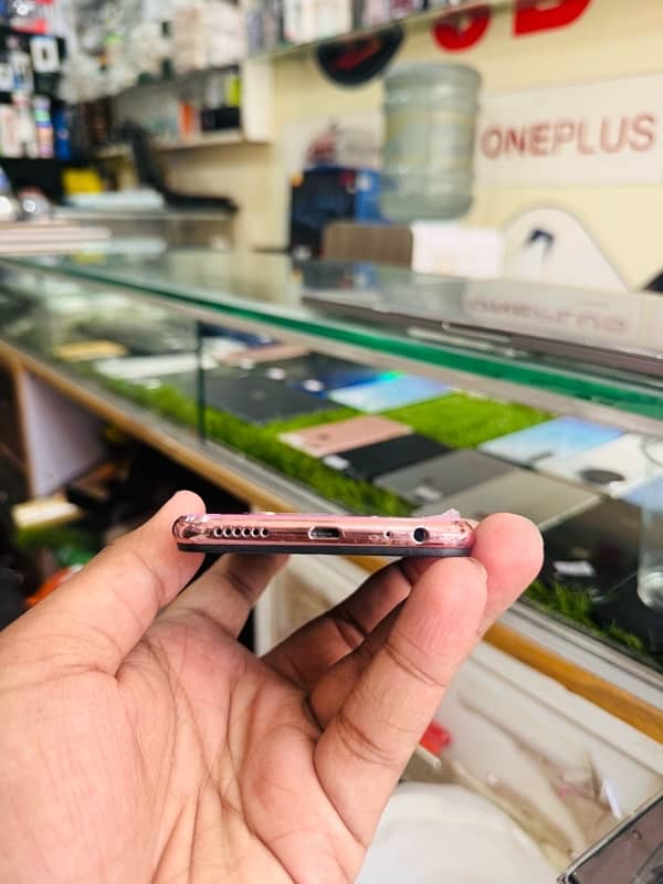 vivo y17. (8/256 ). Gb 1