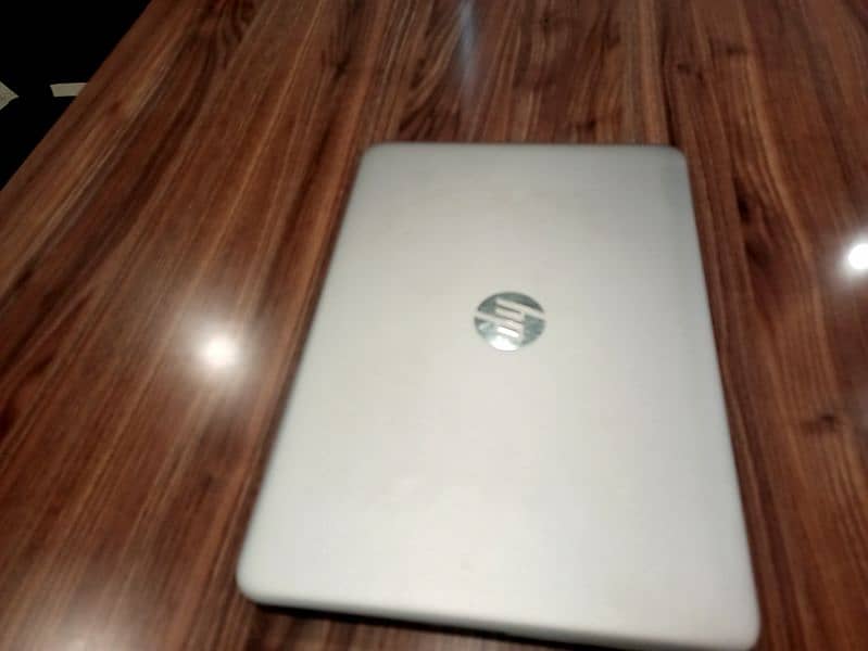 Hp folio Elite book 1040 g 3 4