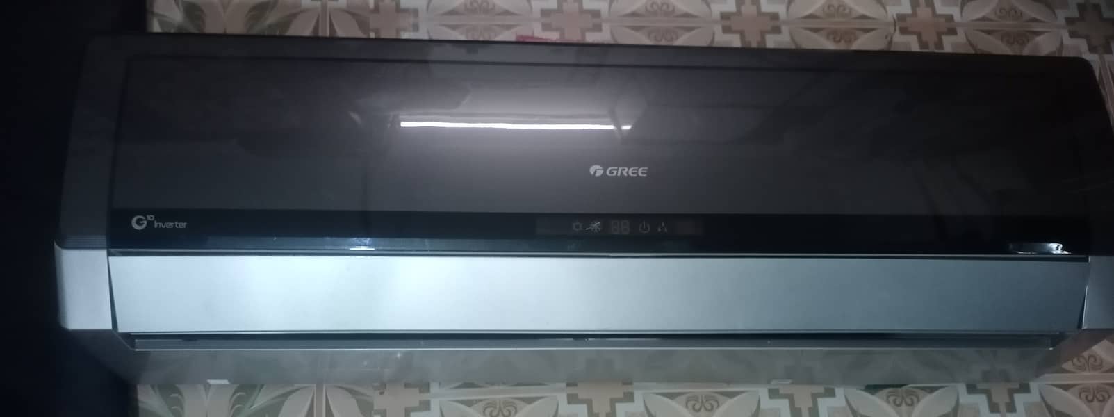 Gree 1.5 ton Inverter AC G-10,heat n Cool, 1 season used 0
