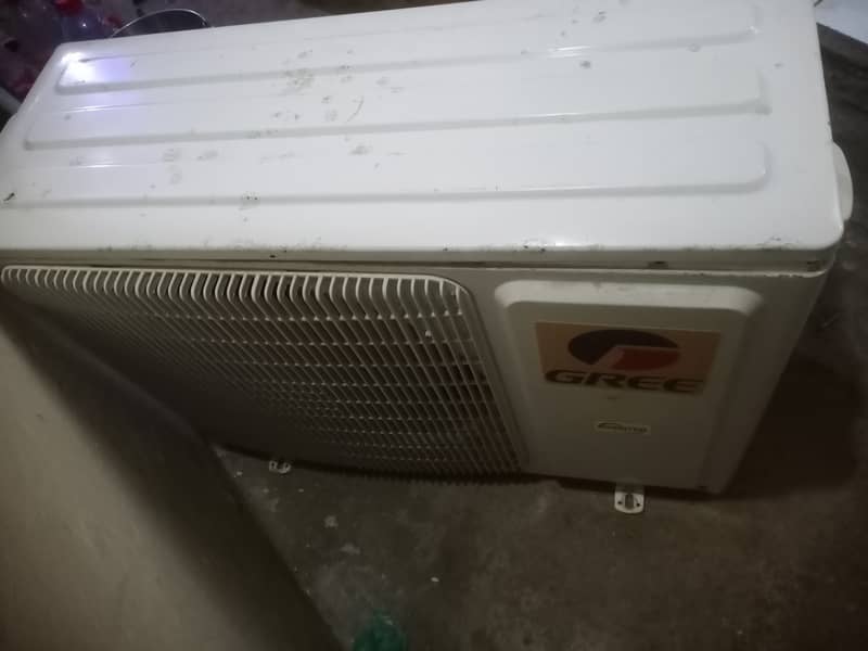 Gree 1.5 ton Inverter AC G-10,heat n Cool, 1 season used 1