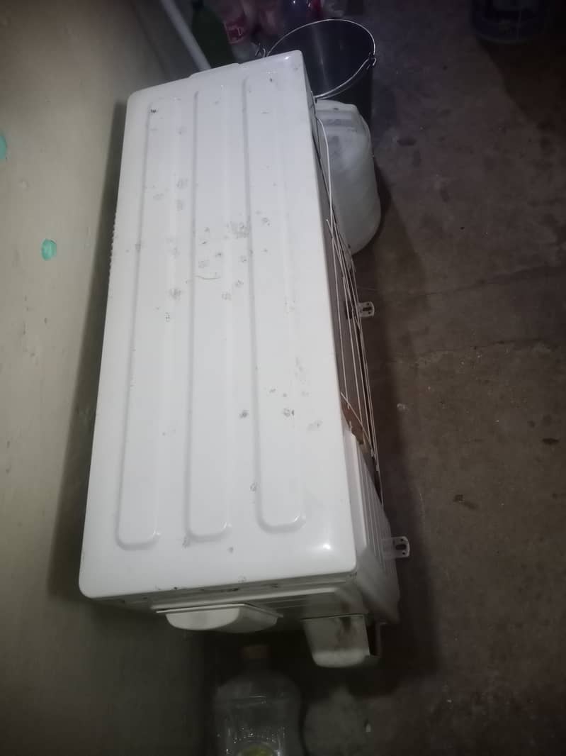 Gree 1.5 ton Inverter AC G-10,heat n Cool, 1 season used 2